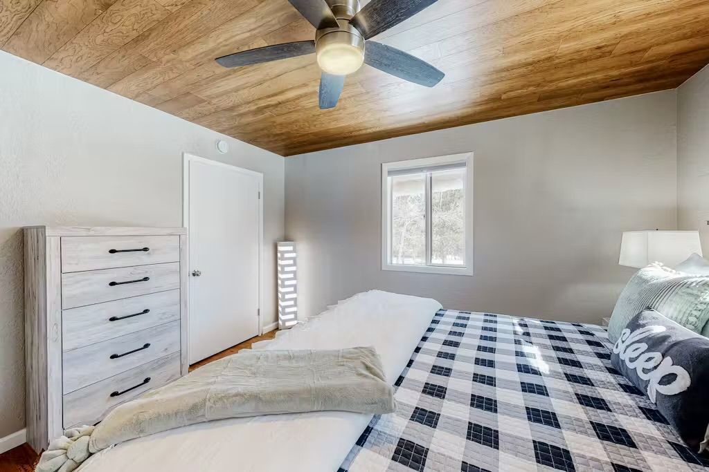 Photo of Bedroom in South Fork