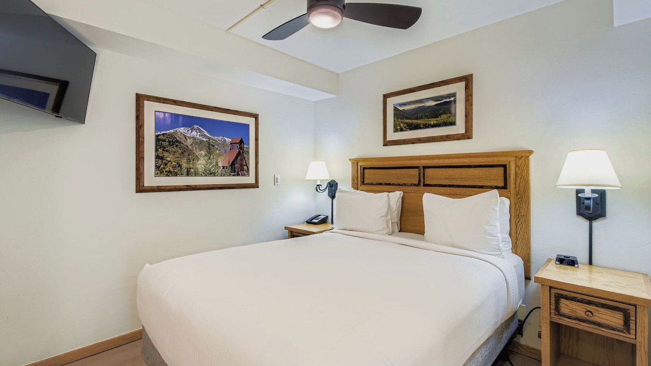 Photo of Bedroom in Peak 9