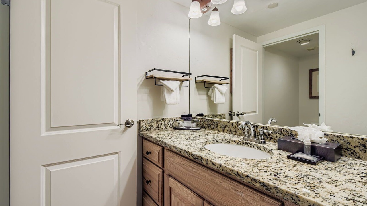 Photo of Bathroom in Peak 9