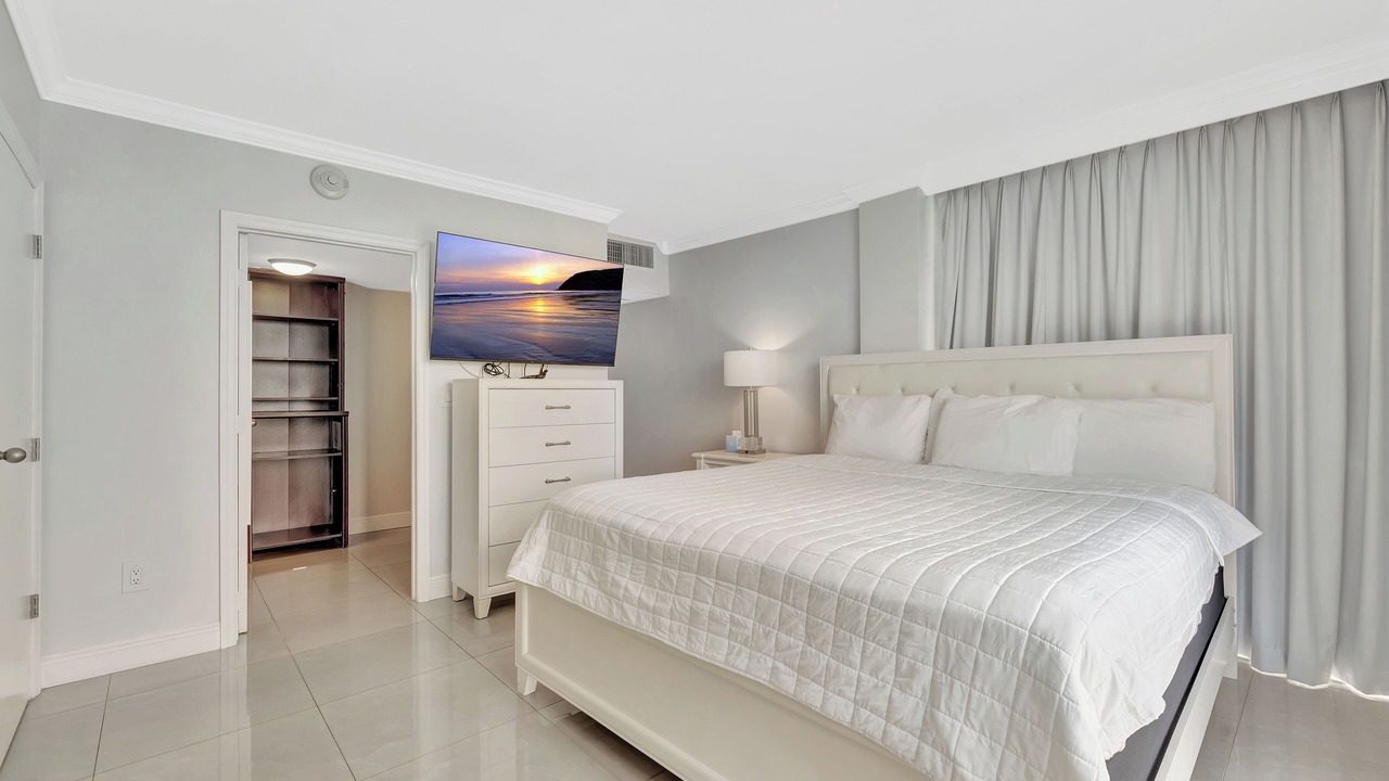 Photo of Bedroom in Bermuda Riviera