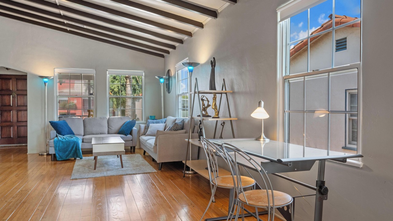Photo of Livingroom in Los Angeles