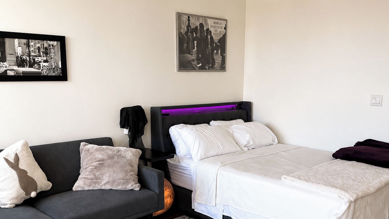 Photo of Bedroom in Beverly Grove