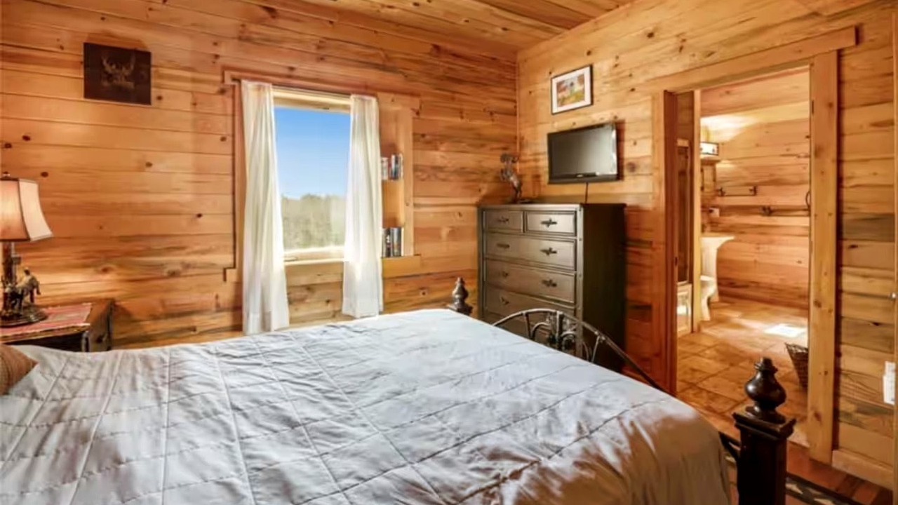 Photo of Bedroom in Victor