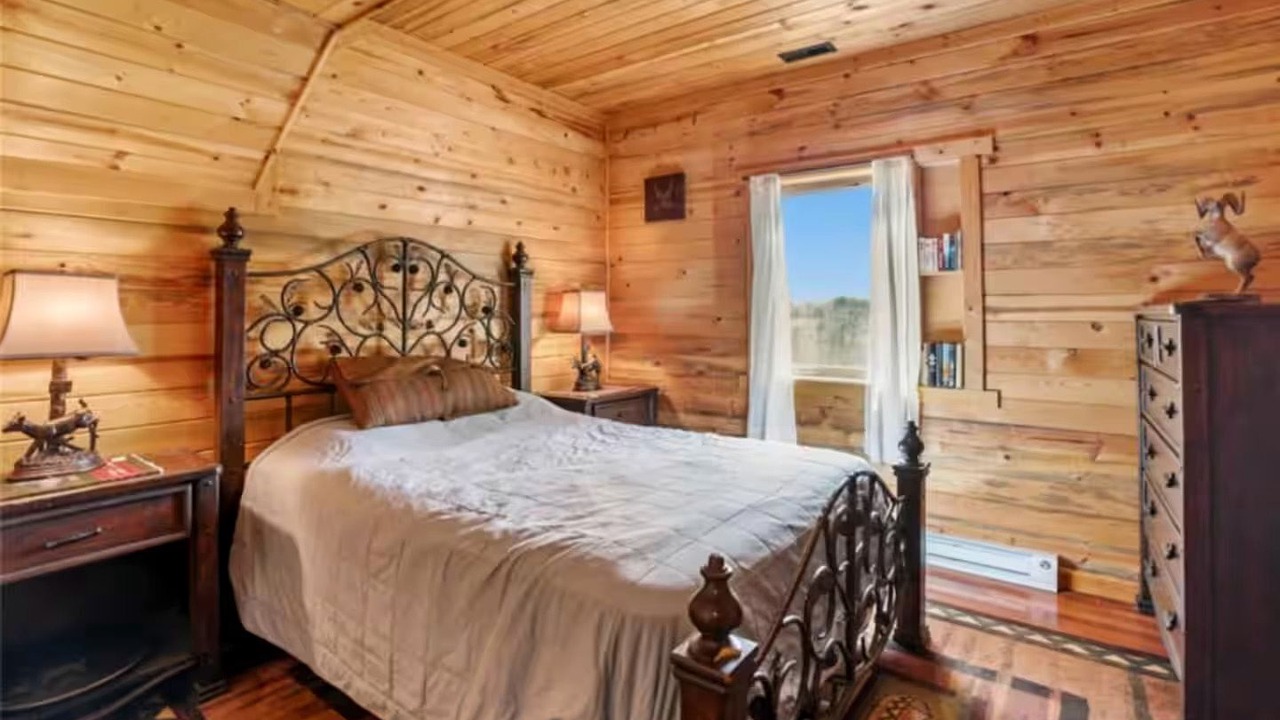 Photo of Bedroom in Victor
