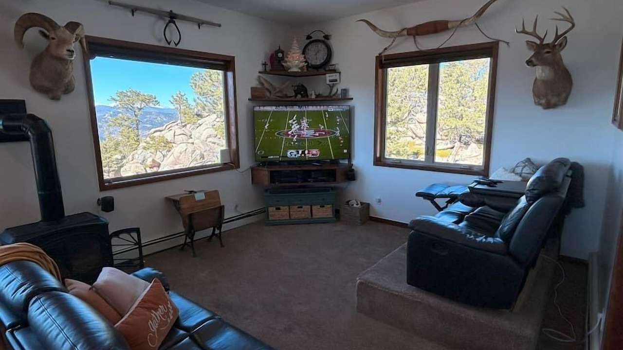 Photo of Livingroom in Coal Creek Canyon