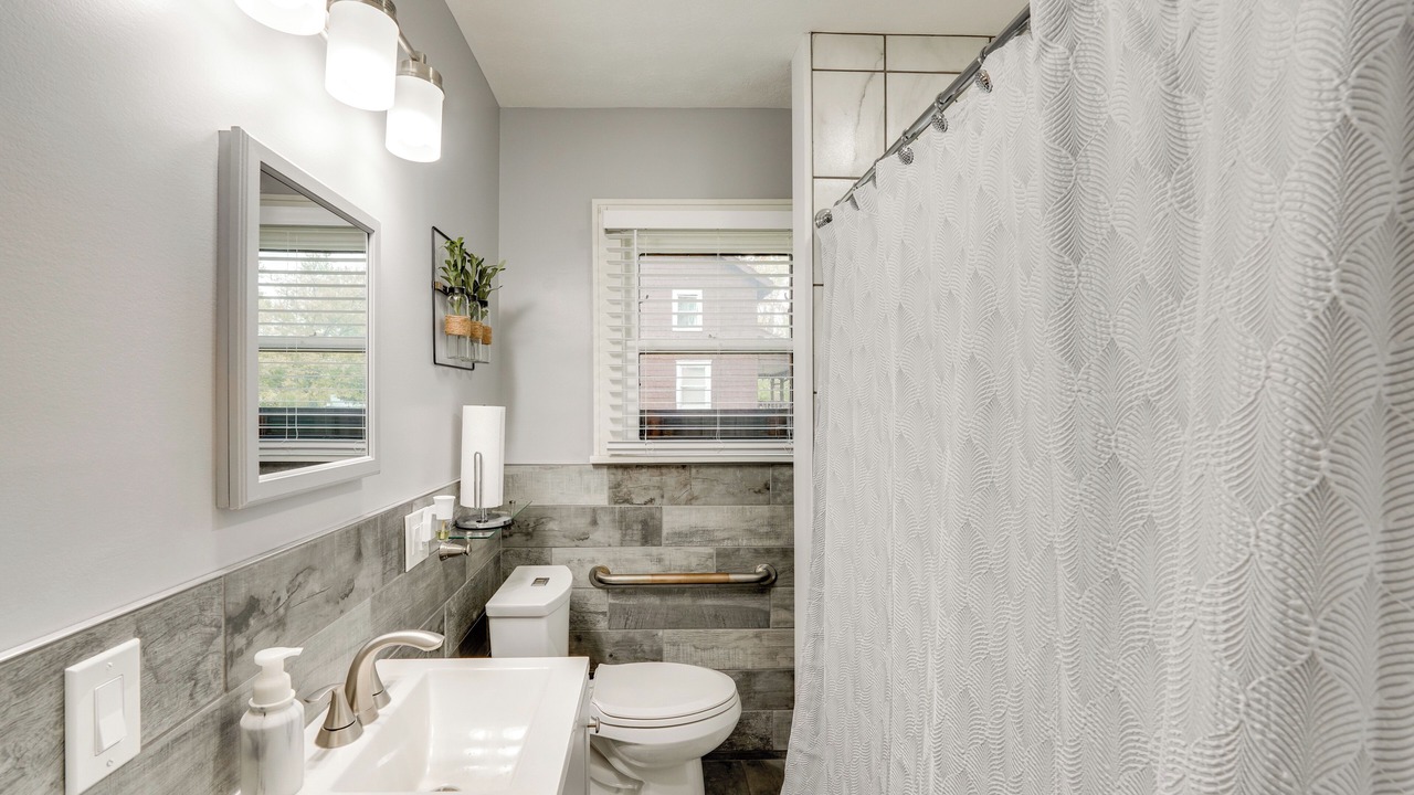 Photo of Bathroom in West Akron
