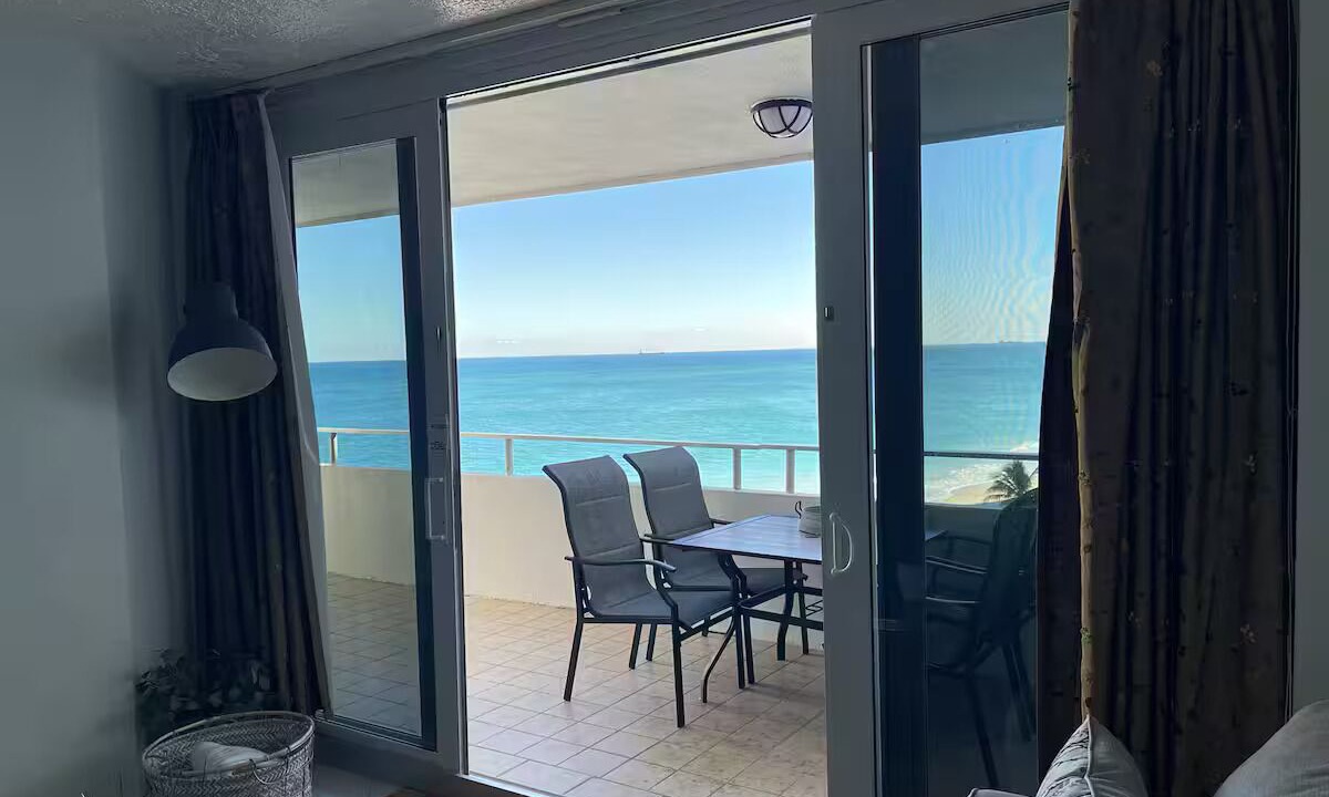 Photo of Livingroom in Bermuda Riviera