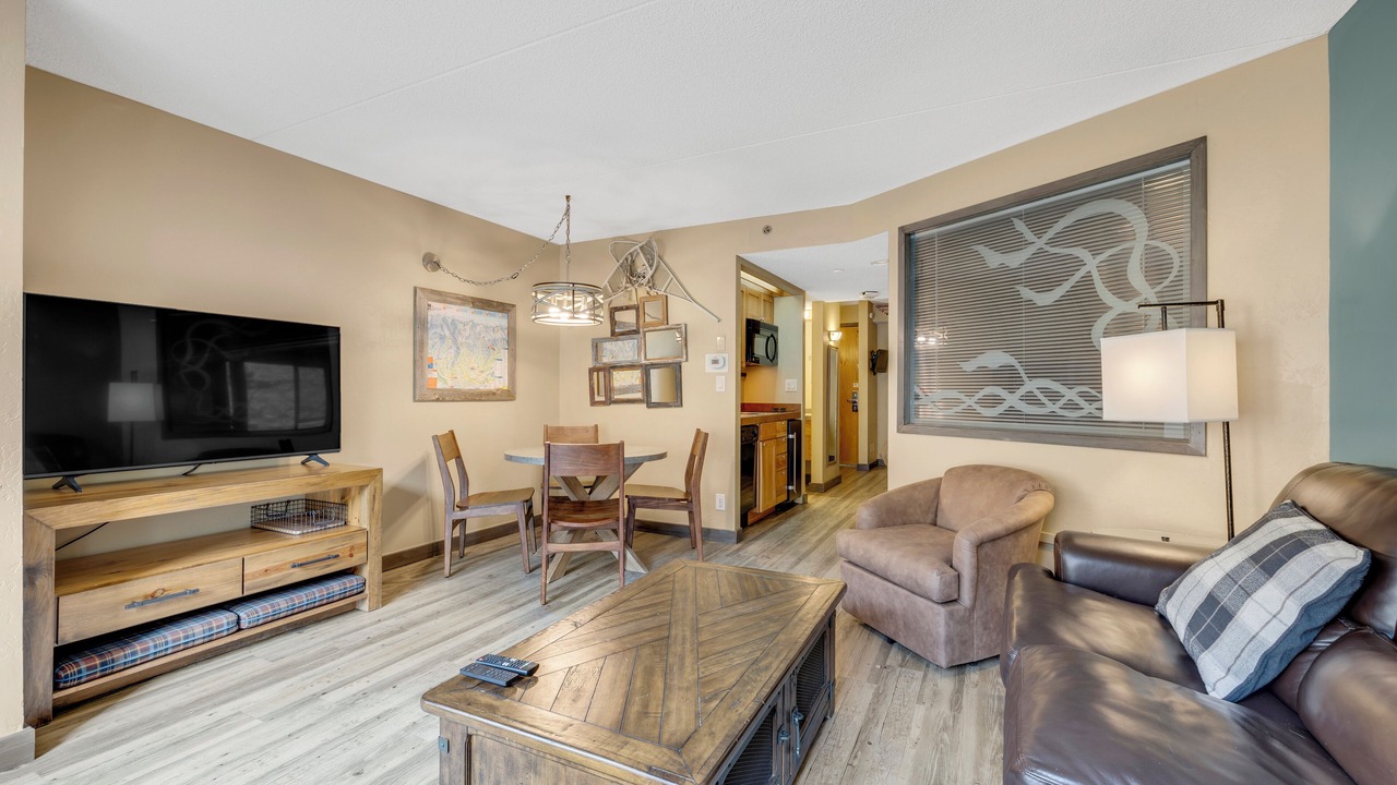 Photo of Livingroom in Peak 9
