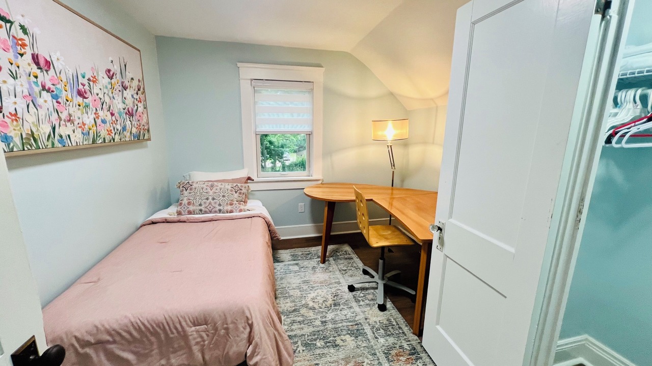 Photo of Bedroom in Broadview Heights