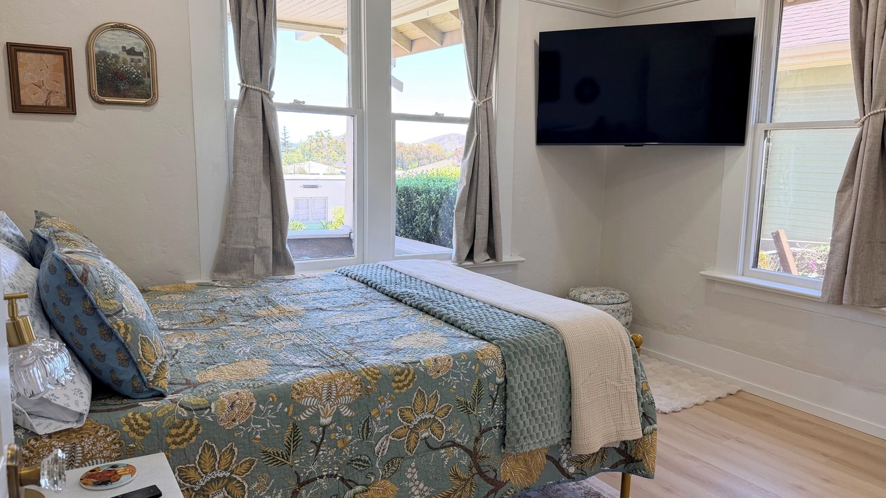 Photo of Bedroom in Downtown