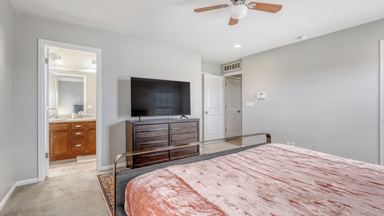 Photo of Bedroom in Aurora