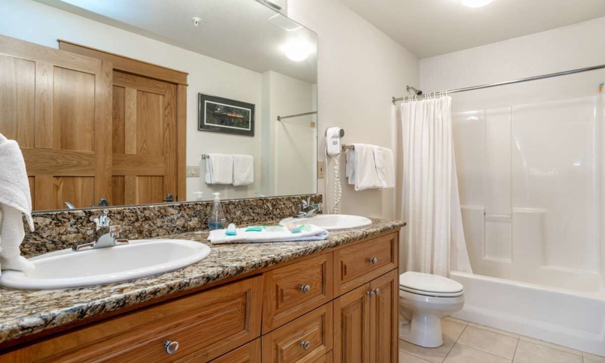 Photo of Bathroom in Lakeside Village
