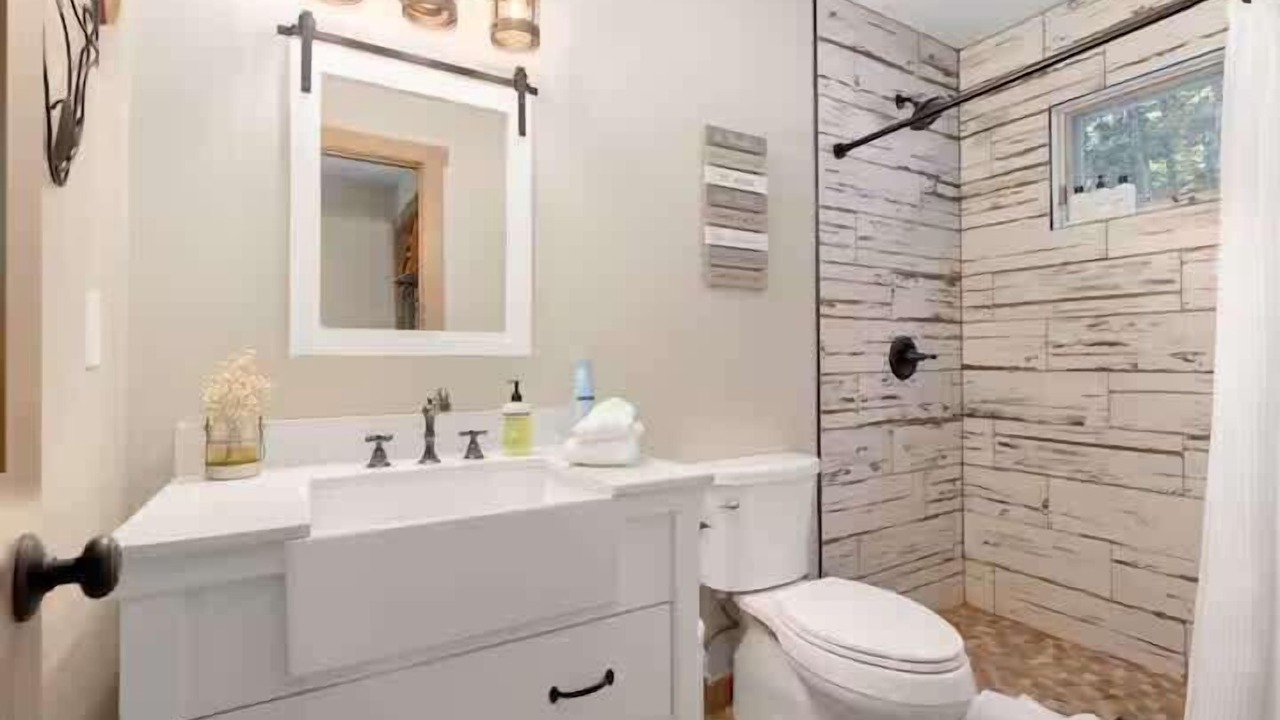 Photo of Bathroom in Pine