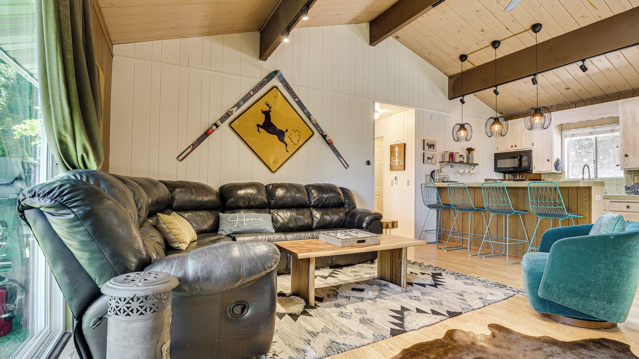 Photo of Livingroom in Crestline