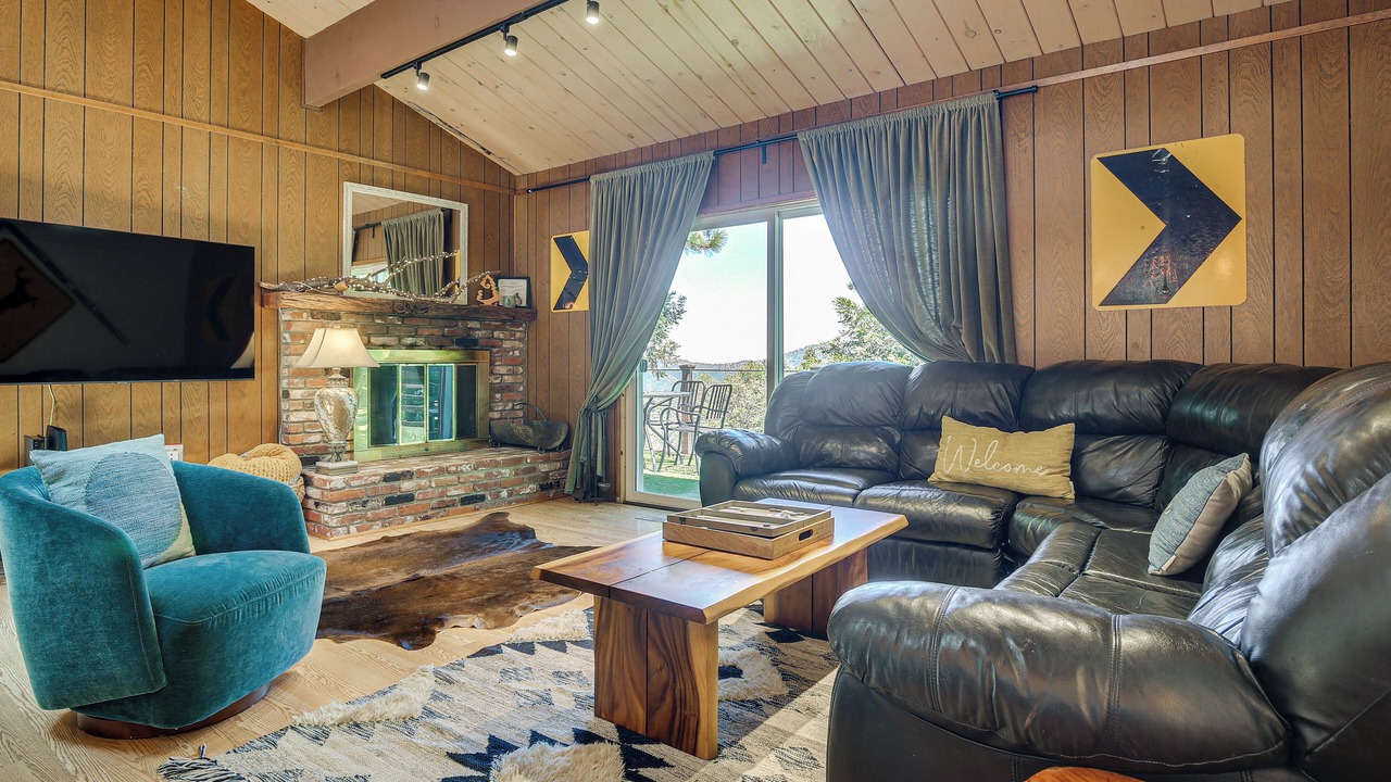Photo of Bedroom in Crestline