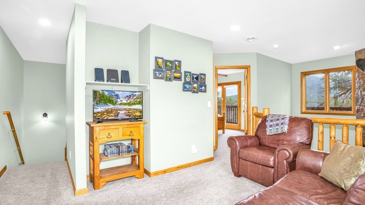 Photo of Livingroom in Stanley Hills