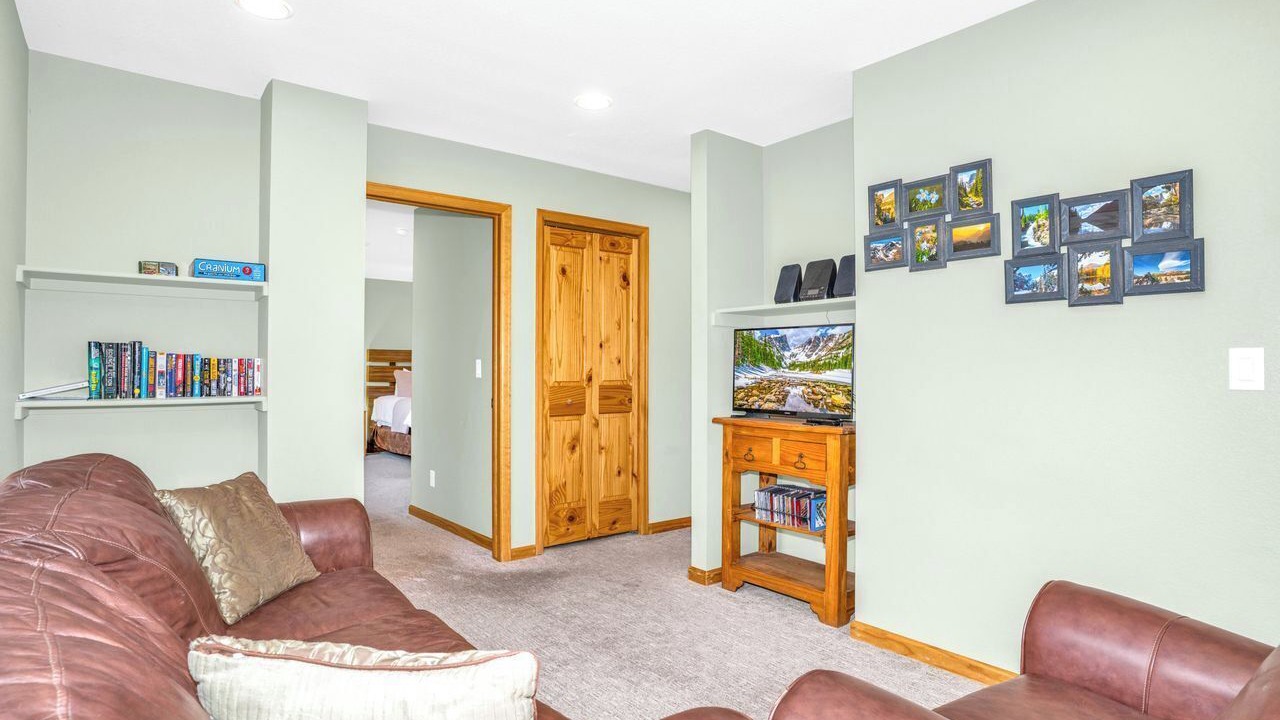 Photo of Livingroom in Stanley Hills