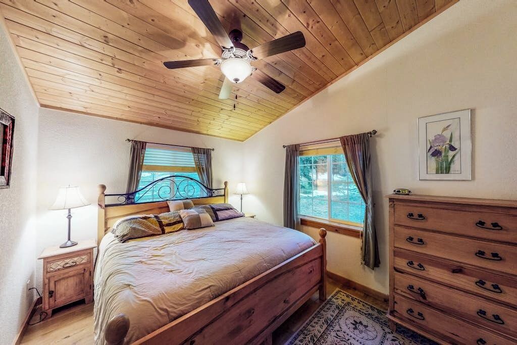 Photo of Bedroom in South Fork