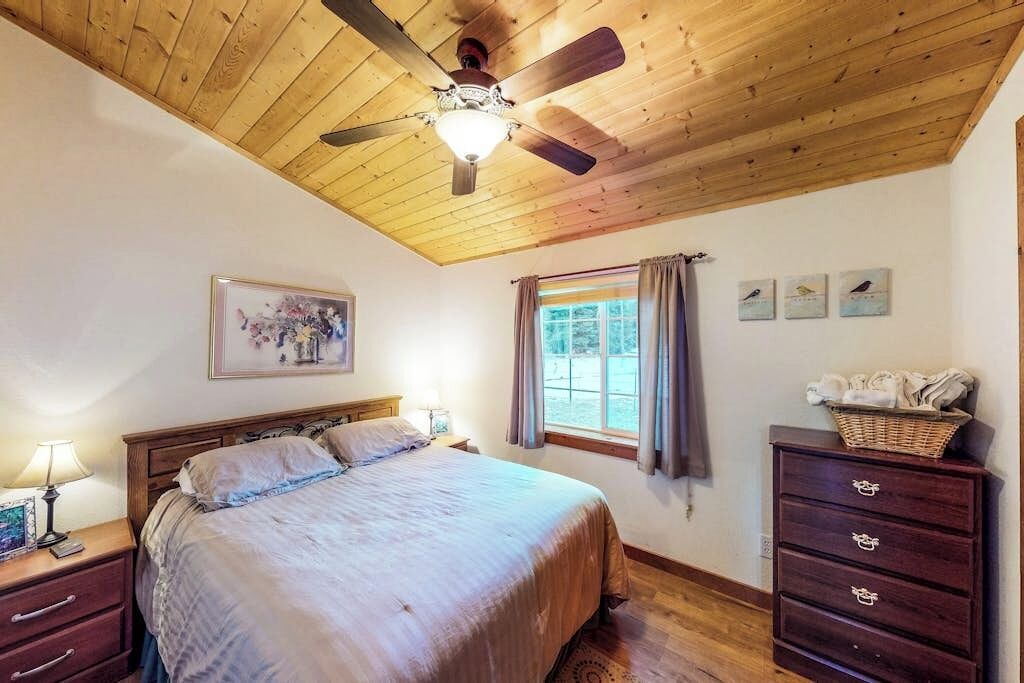 Photo of Bedroom in South Fork
