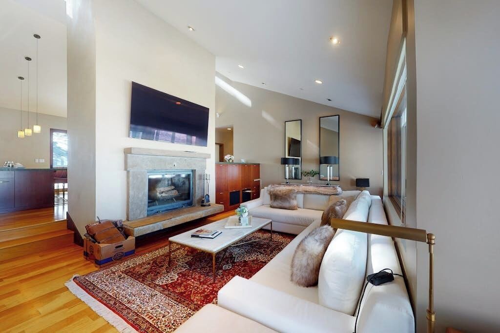 Photo of Livingroom in Edwards