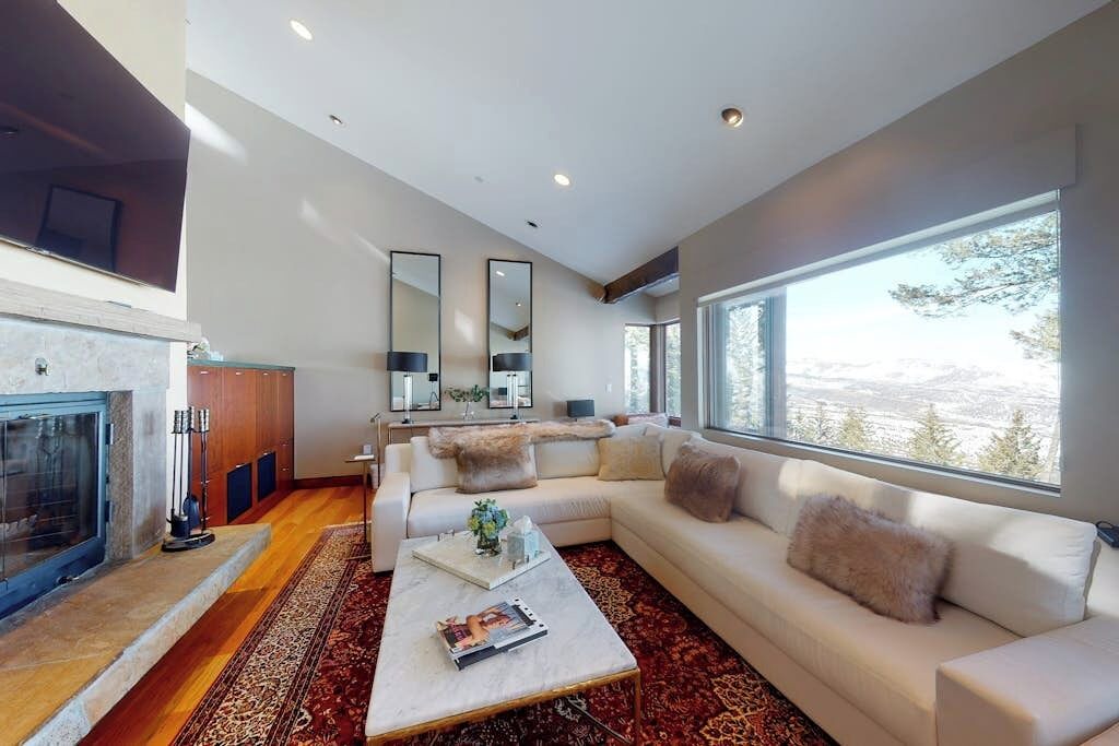 Photo of Livingroom in Edwards