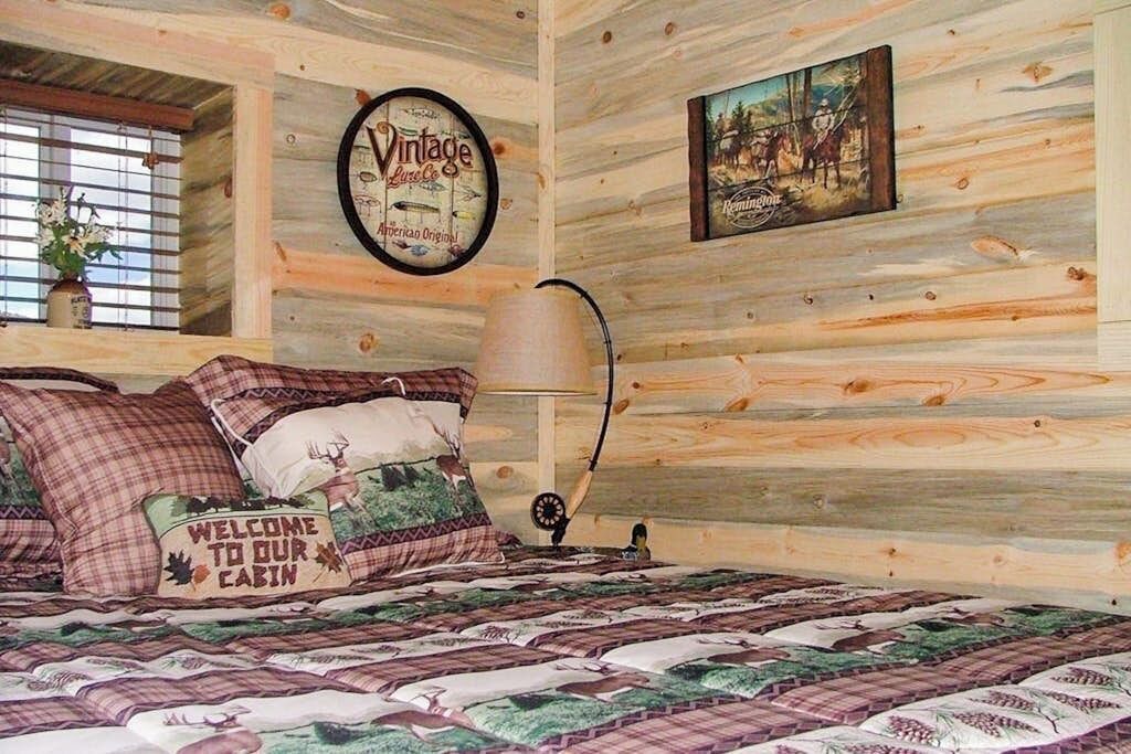 Photo of Bedroom in South Fork
