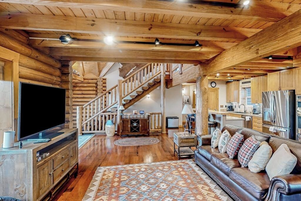 Photo of Livingroom in Warm Springs