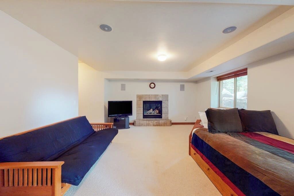 Photo of Livingroom in Edwards