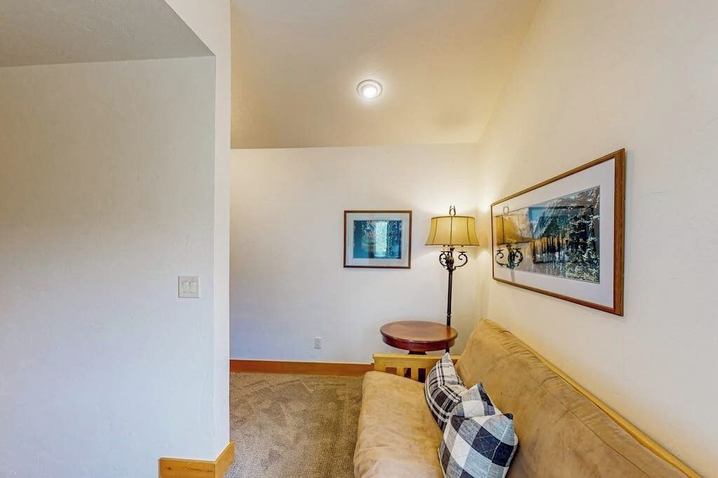 Photo of Livingroom in Highland Meadows