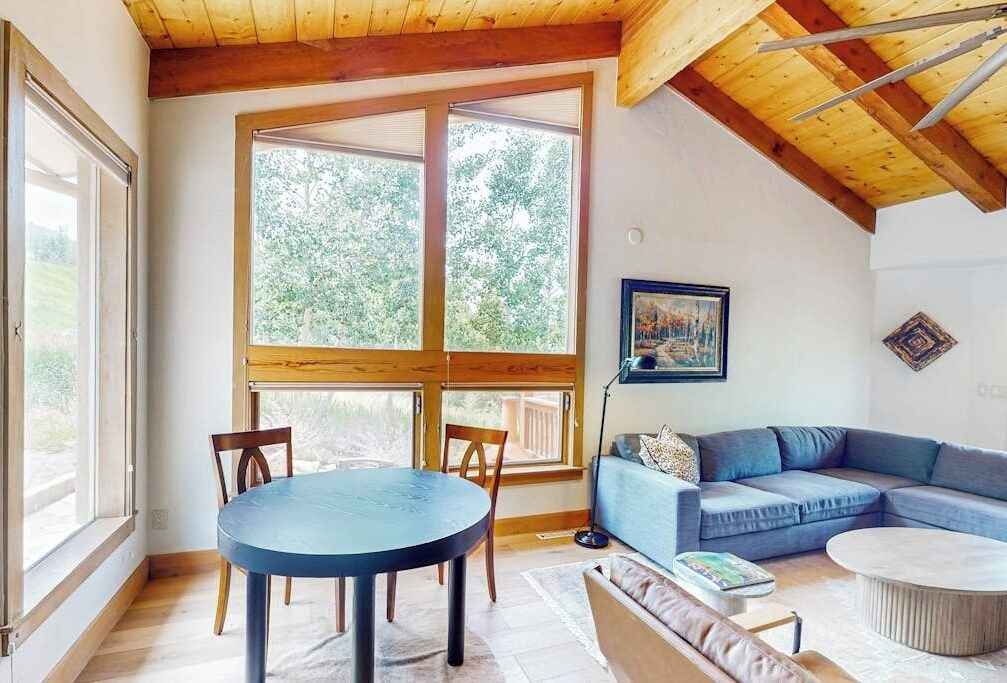 Photo of Livingroom in Highland Meadows
