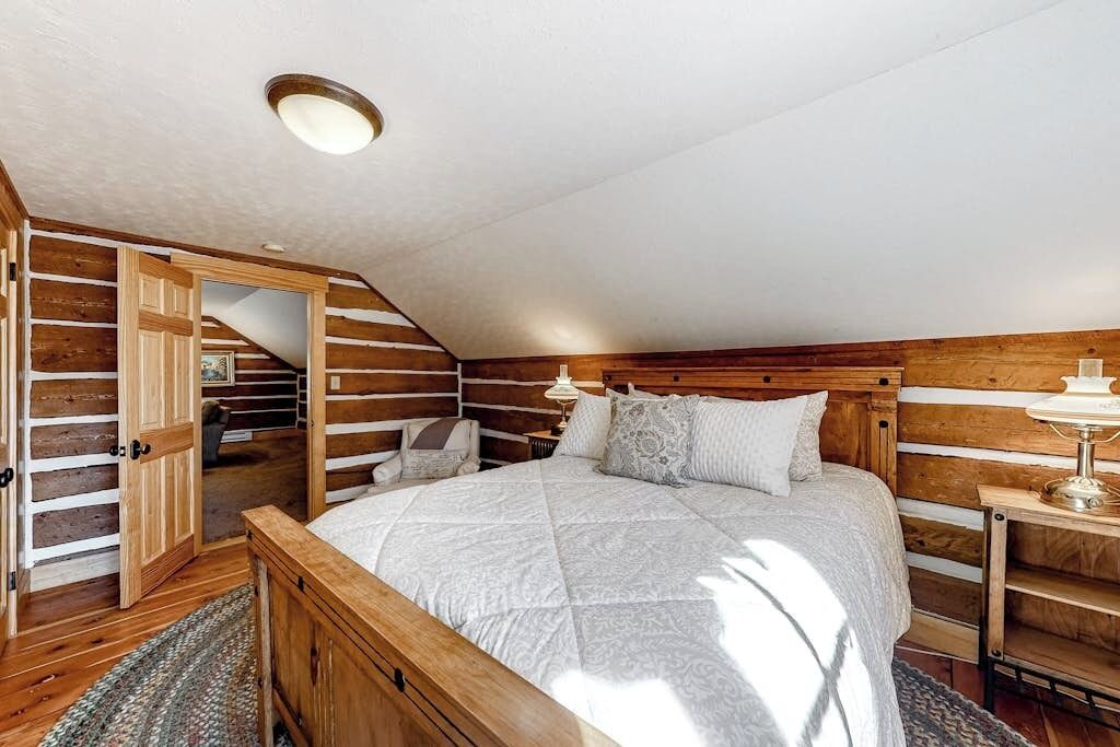 Photo of Bedroom in South Fork