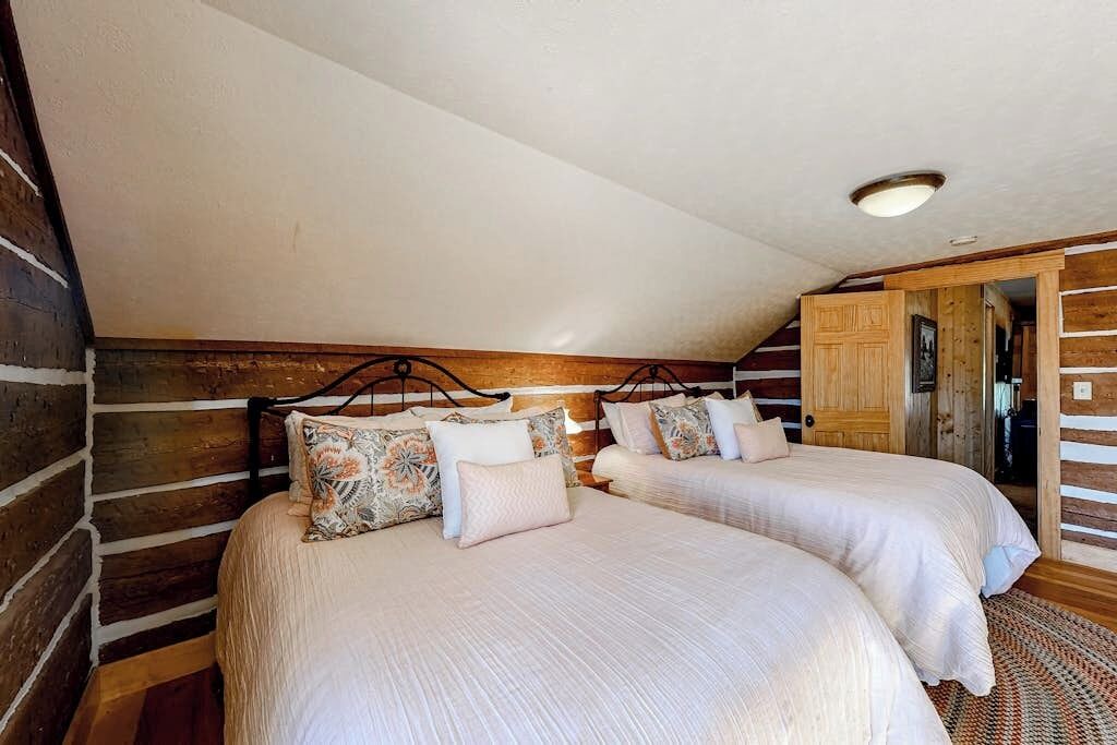 Photo of Bedroom in South Fork