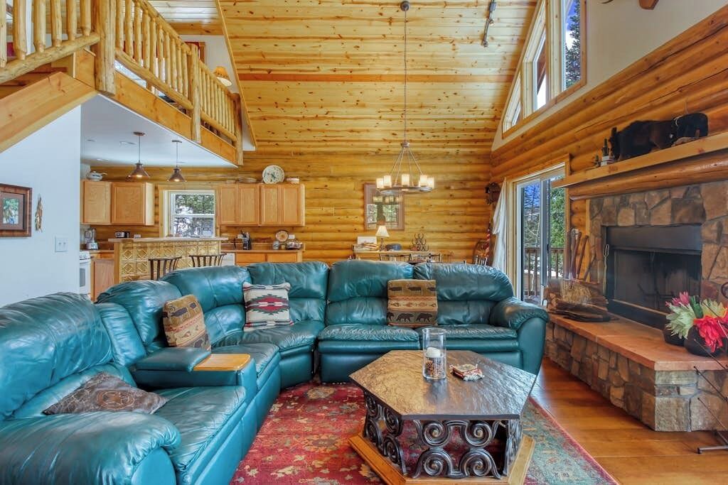 Photo of Livingroom in Columbine Lake
