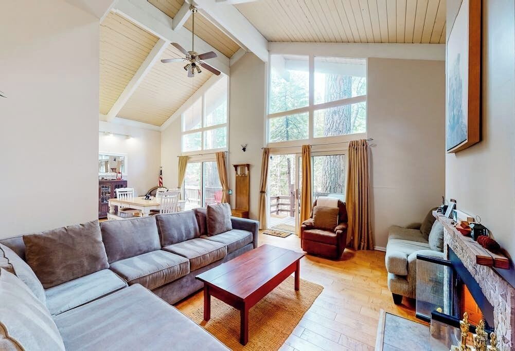 Photo of Livingroom in Twin Peaks