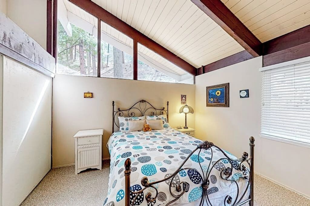 Photo of Bedroom in Twin Peaks