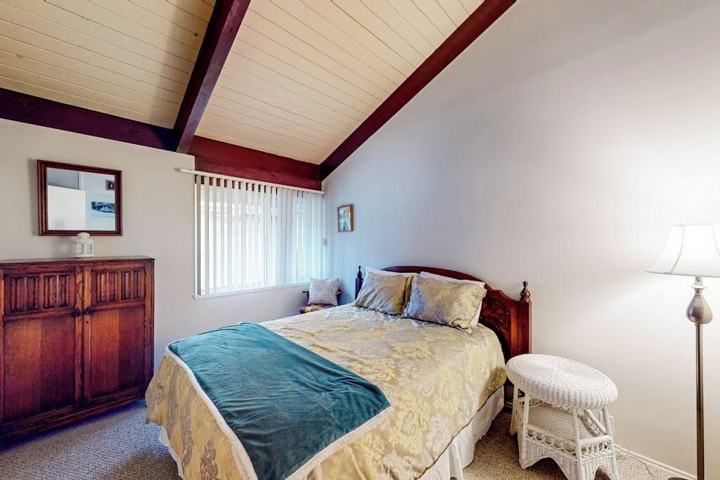 Photo of Bedroom in Twin Peaks