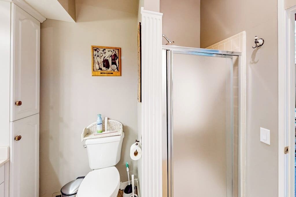 Photo of Bathroom in Twin Peaks