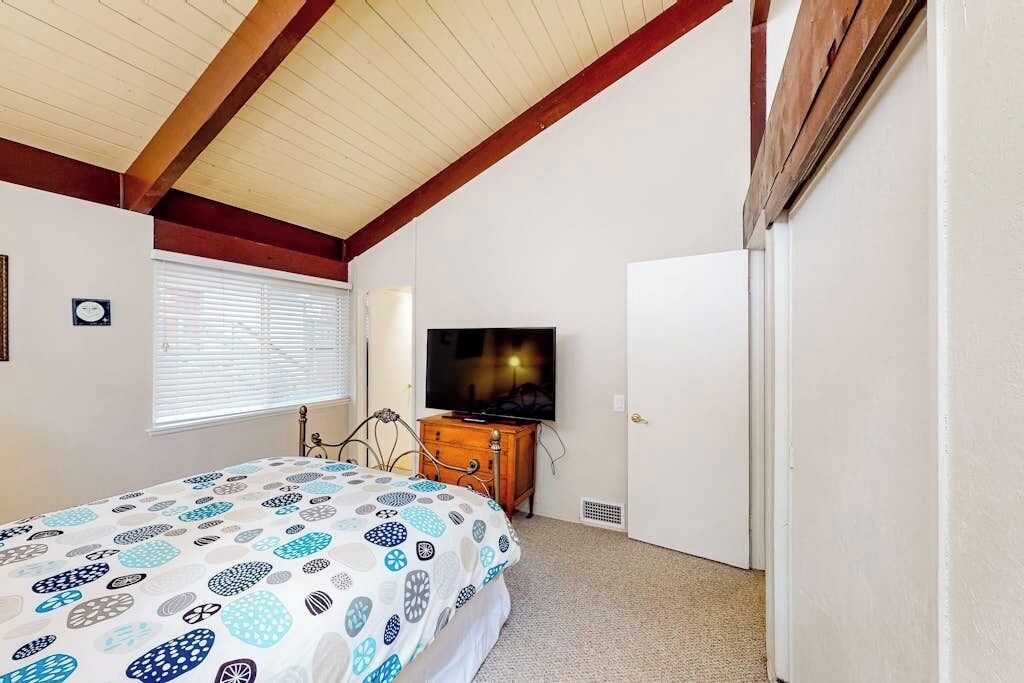 Photo of Bedroom in Twin Peaks