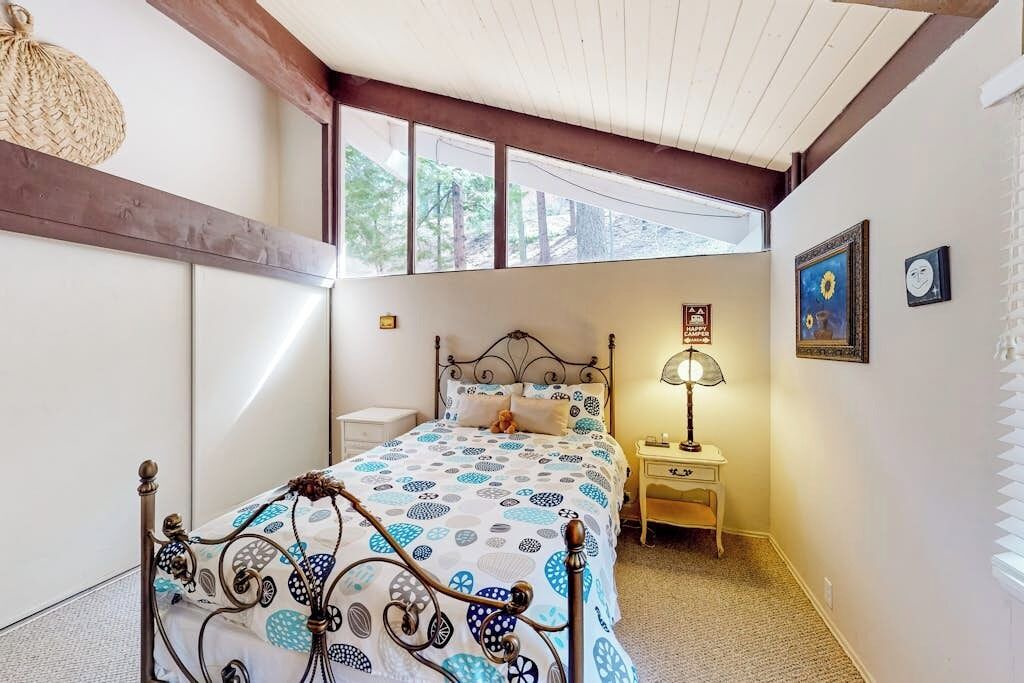 Photo of Bedroom in Twin Peaks