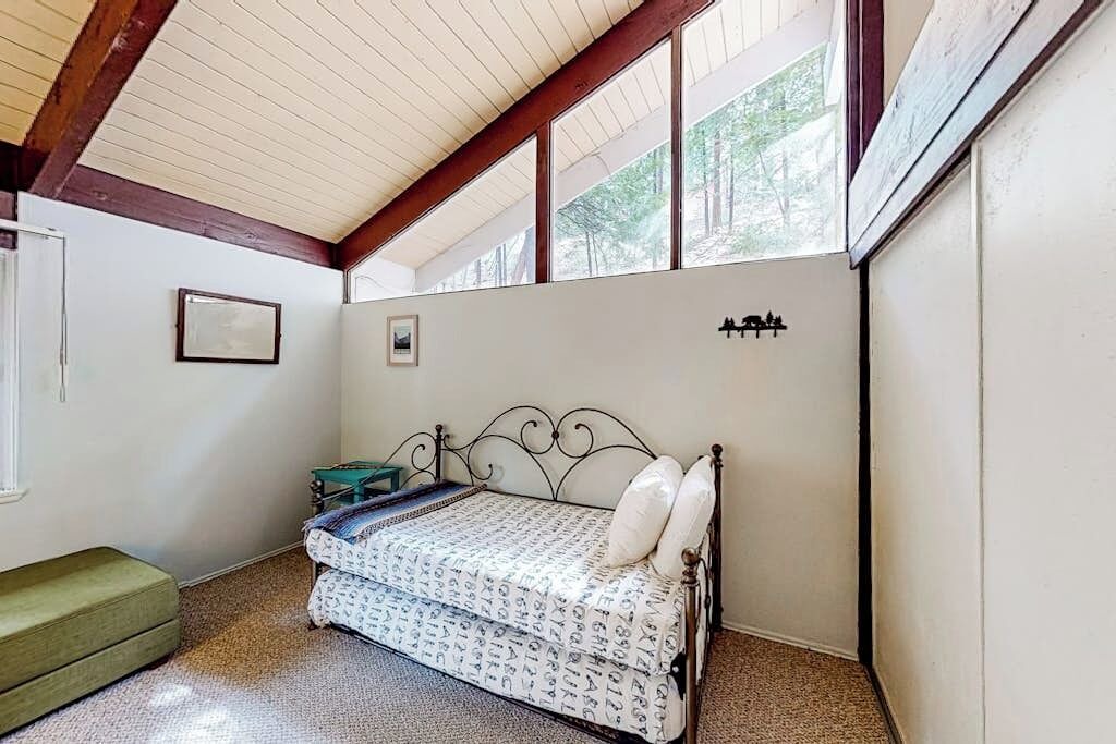 Photo of Bedroom in Twin Peaks
