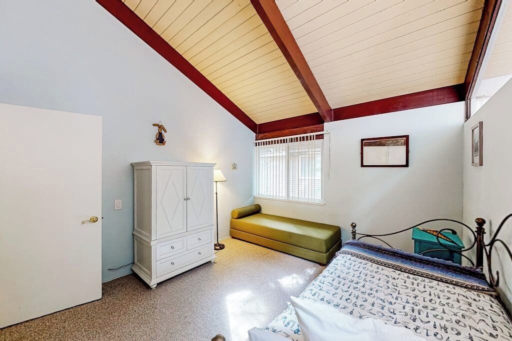Photo of Bedroom in Twin Peaks