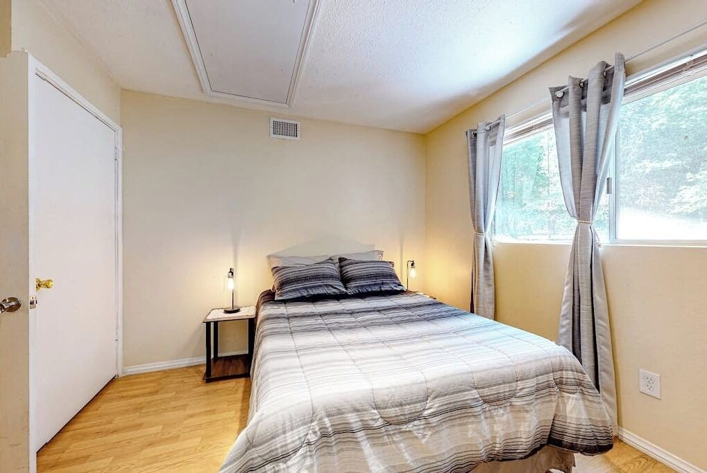 Photo of Bedroom in Crestline