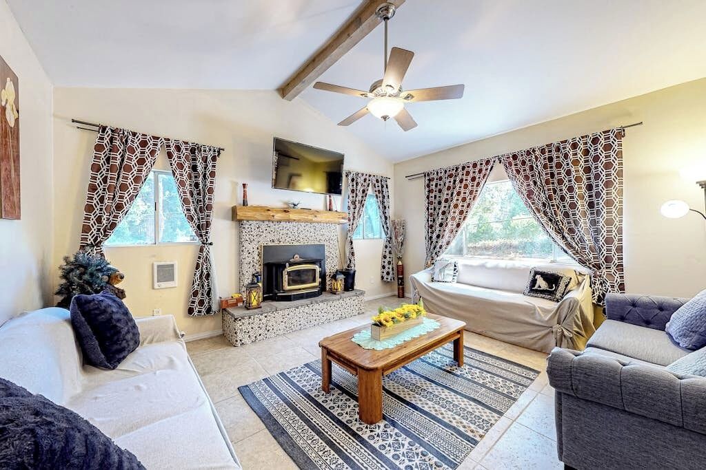 Photo of Livingroom in Crestline