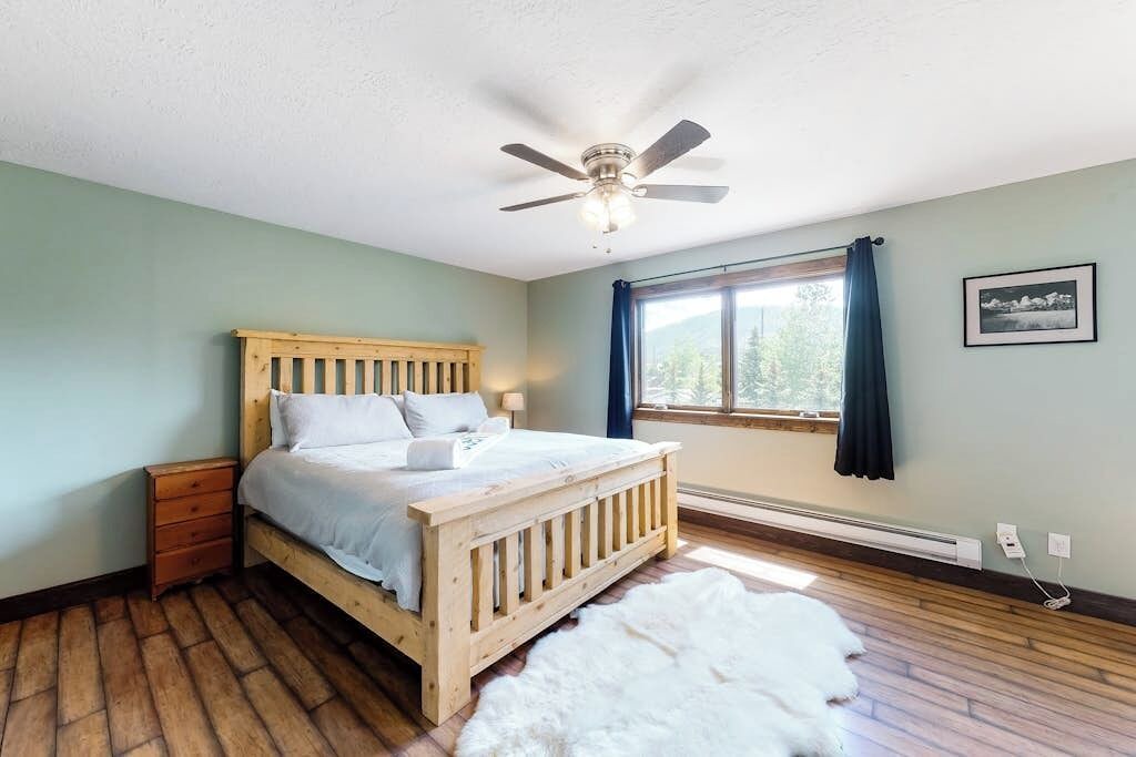 Photo of Bedroom in Summit Cove
