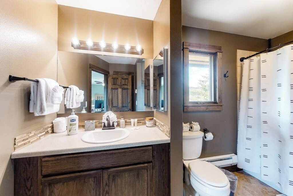 Photo of Bathroom in Summit Cove