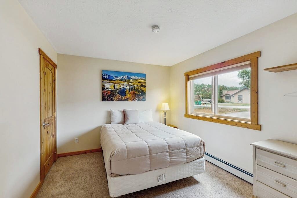 Photo of Bedroom in Summit Cove
