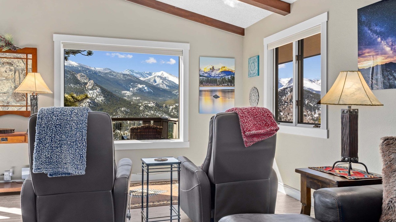 Photo of Livingroom in Windcliff Estates