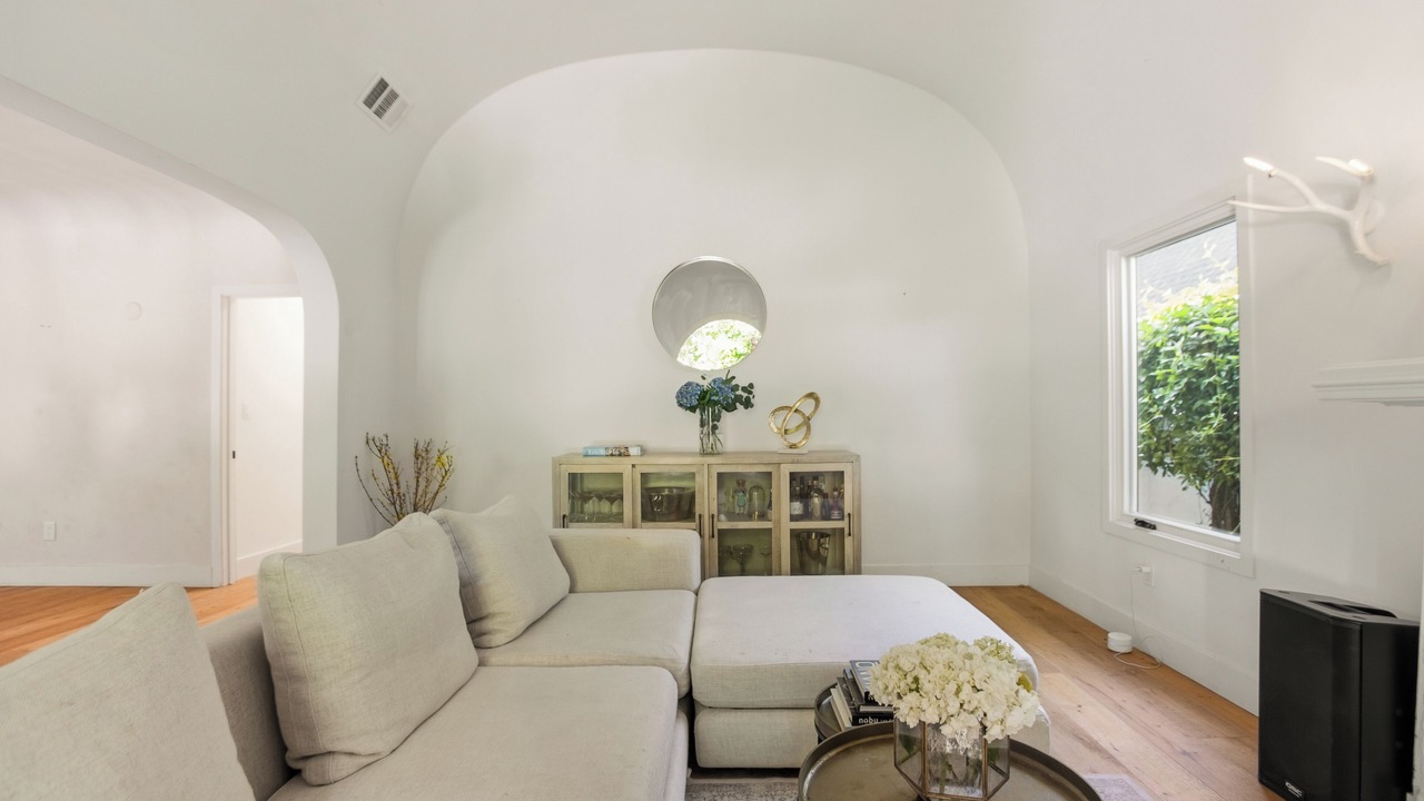 Photo of Livingroom in Beverly Grove