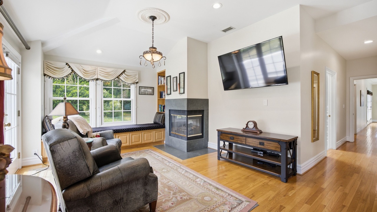 Photo of Livingroom in Tree Section