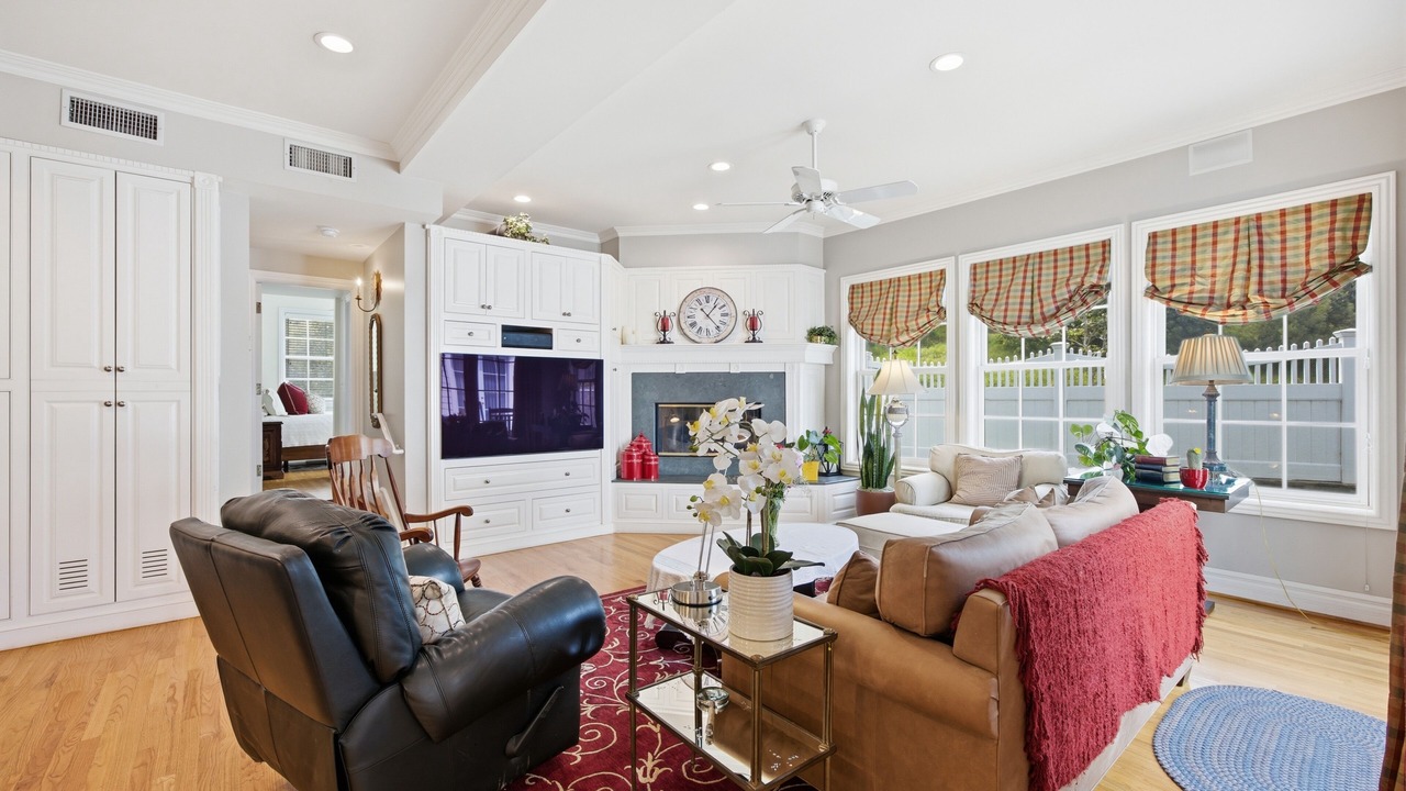 Photo of Livingroom in Tree Section